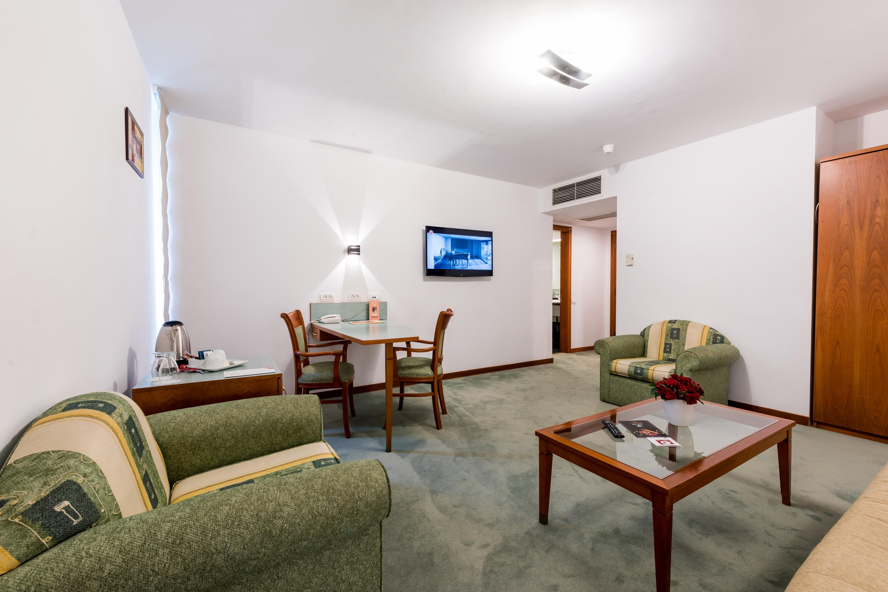 Duke Romana Center Hotel