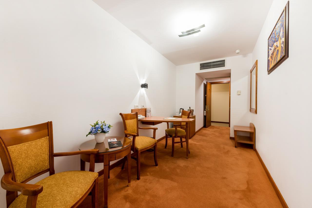Duke Romana Center Hotel